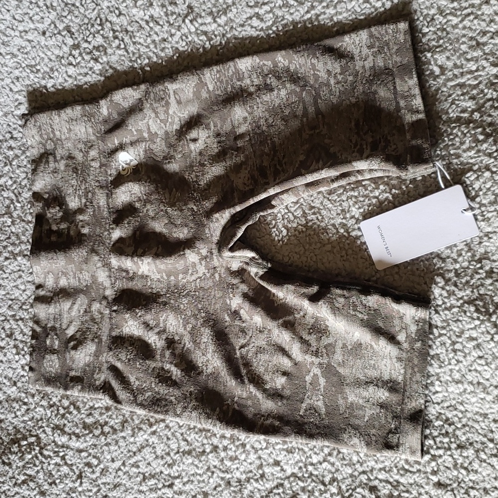 NWT Women's Best Camo Seamless 7" Cycling Shorts in Green